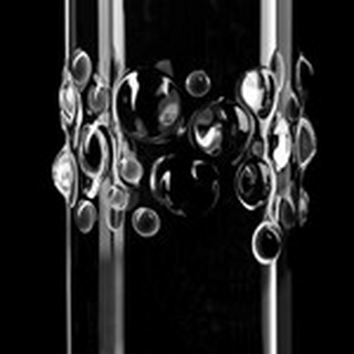 Glas-Perlen am Rohr klar